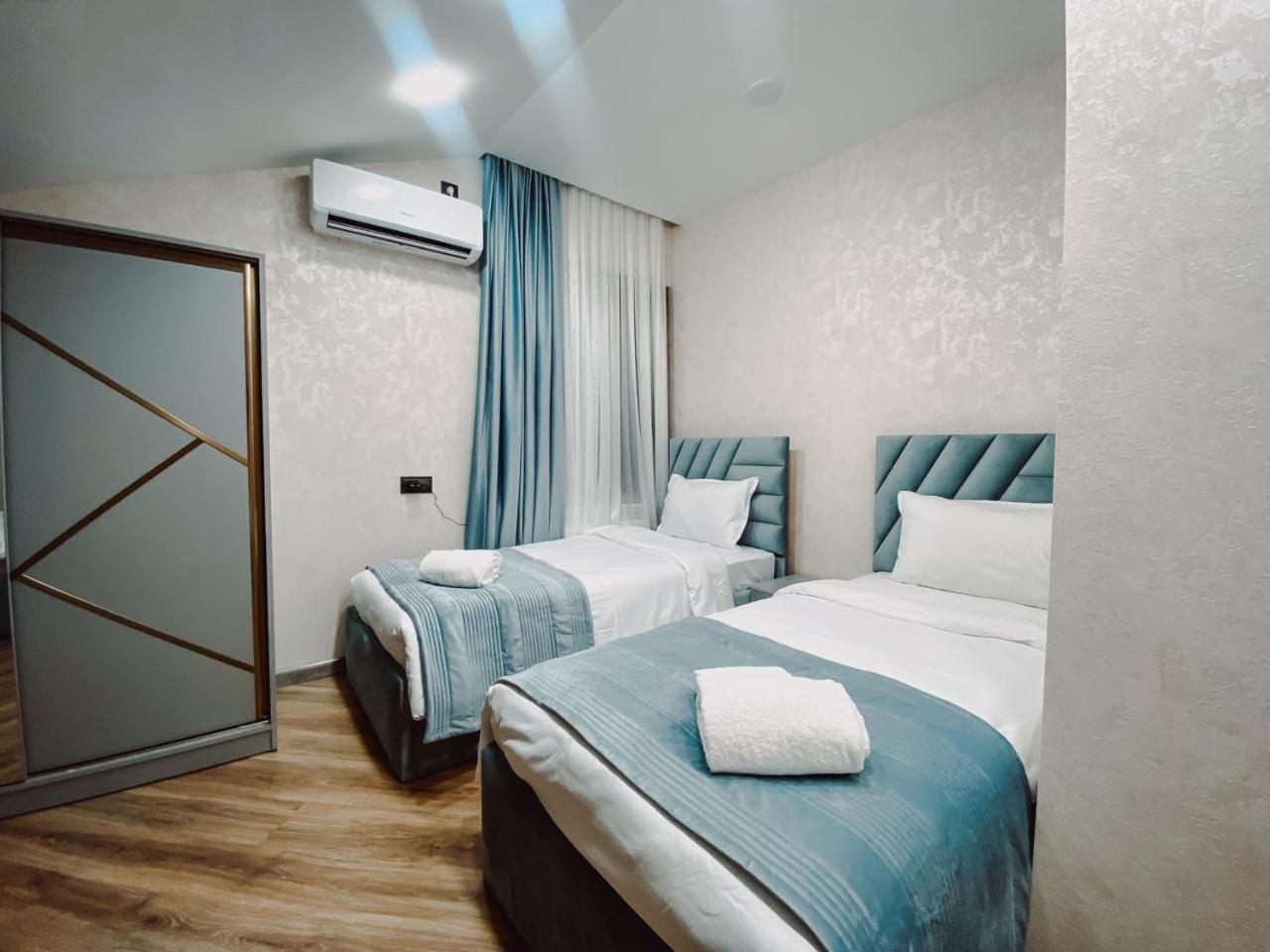 Royal Renaissance Hotel 예레반 외부 사진