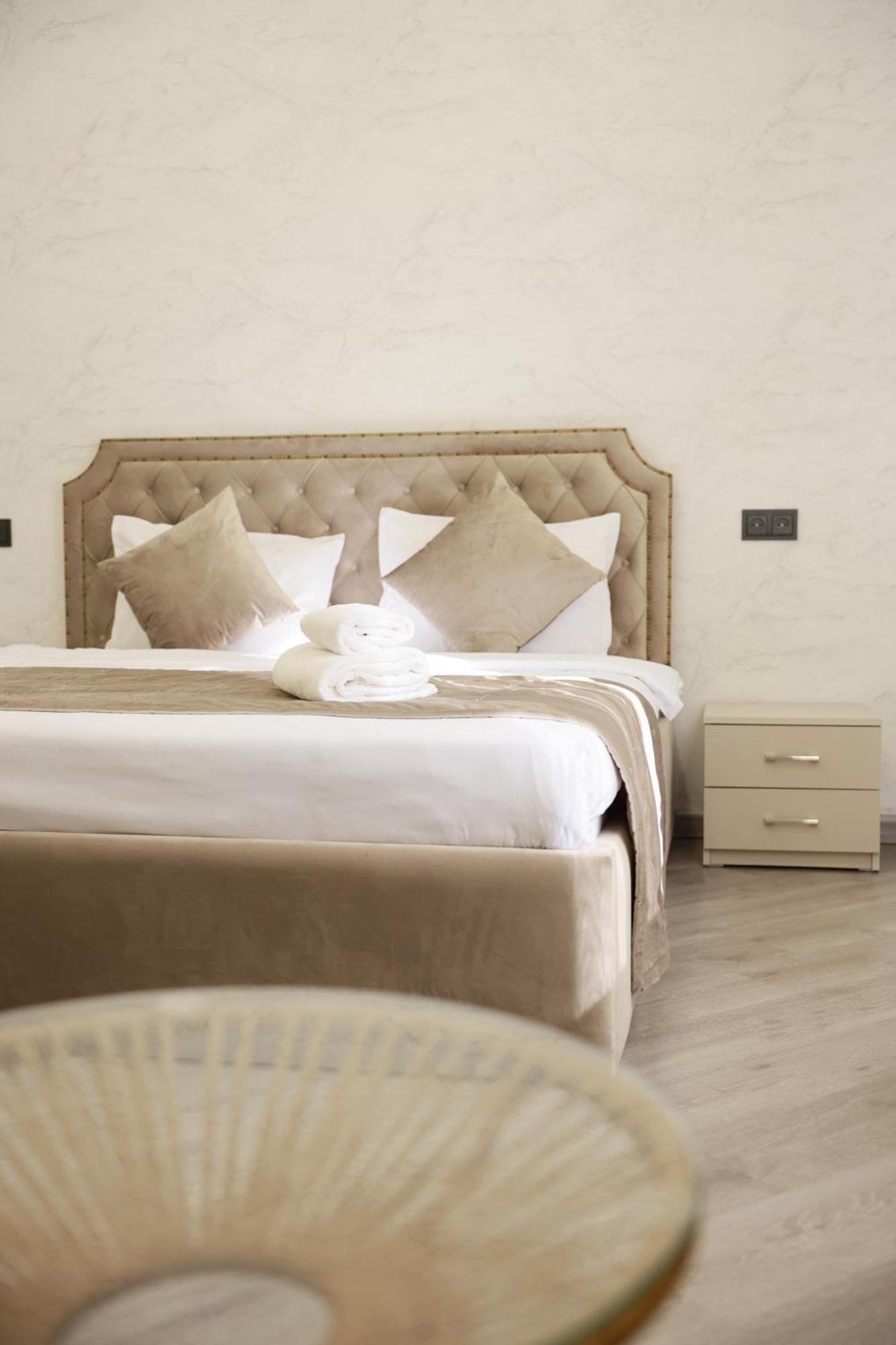 Royal Renaissance Hotel 예레반 외부 사진
