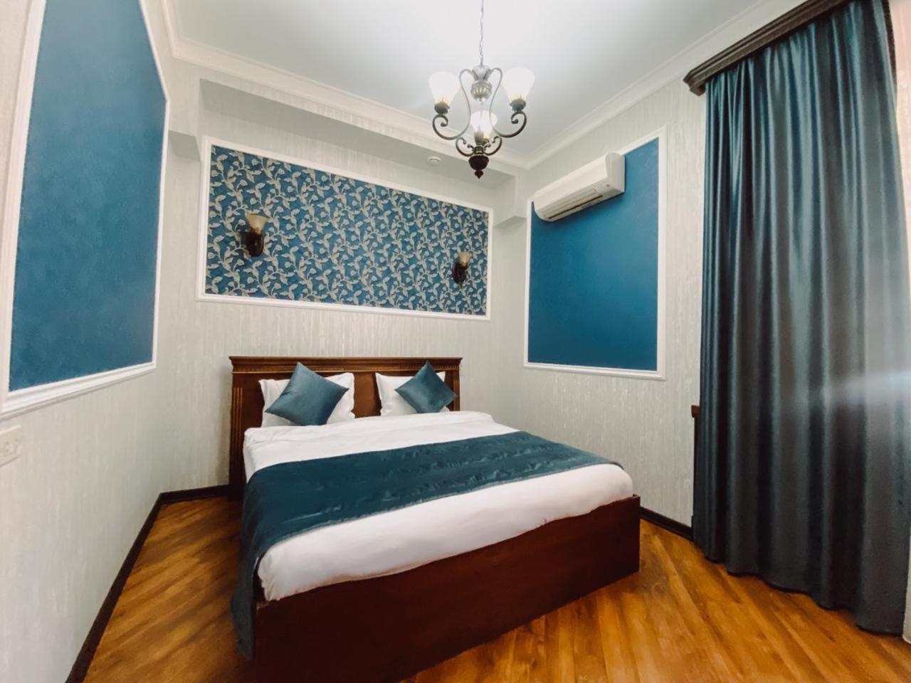 Royal Renaissance Hotel 예레반 외부 사진