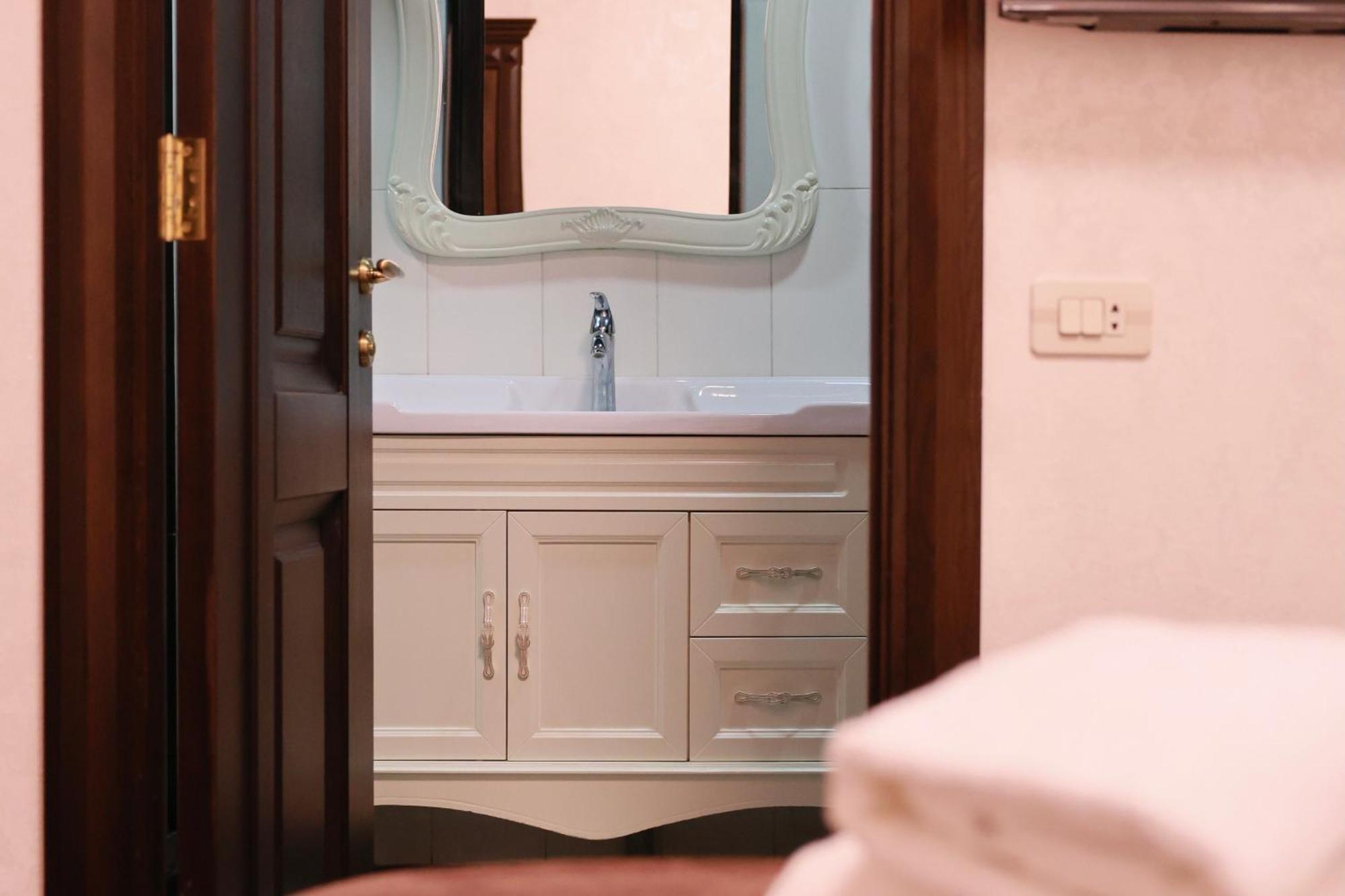 Royal Renaissance Hotel 예레반 객실 사진