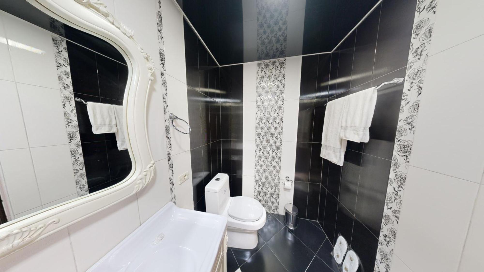 Royal Renaissance Hotel 예레반 외부 사진