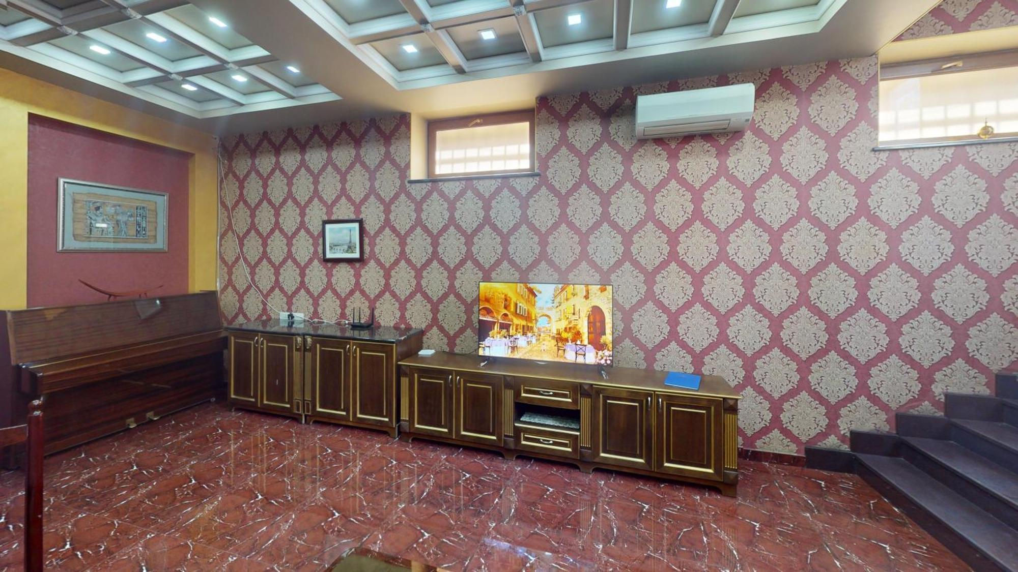 Royal Renaissance Hotel 예레반 외부 사진