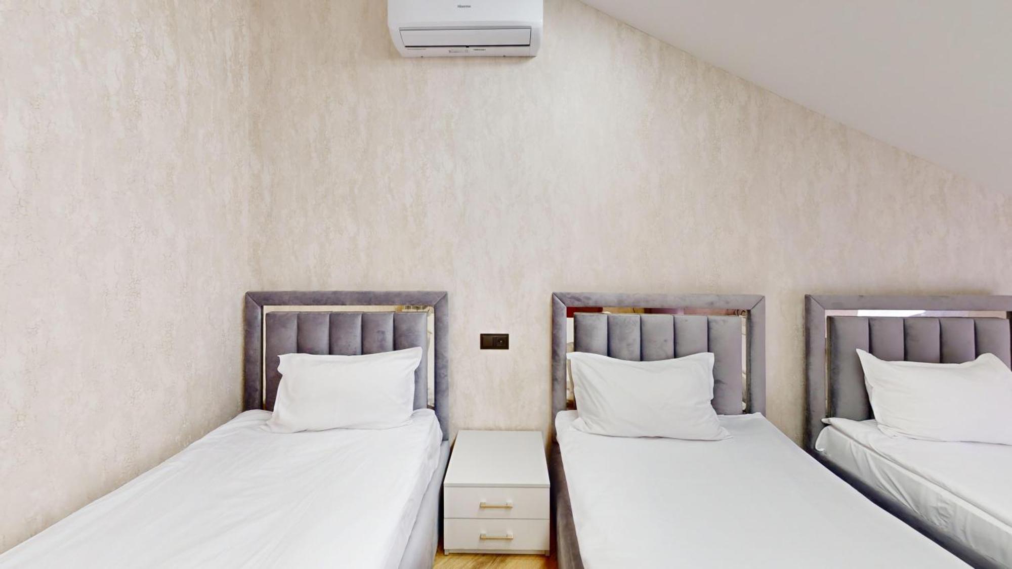Royal Renaissance Hotel 예레반 외부 사진